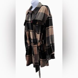 Levi’s- Plaid Belted Shirt Jacket. LG